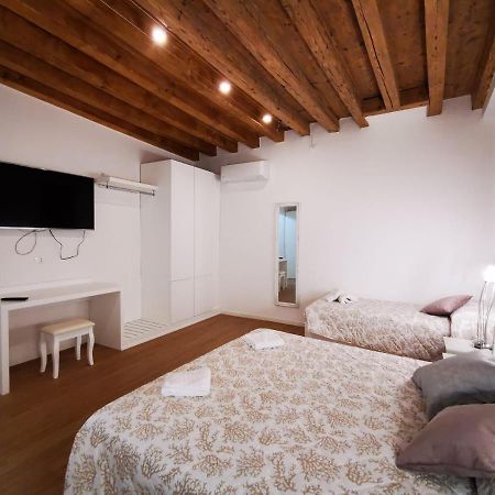 Deluxe 3 Bedroom Flat In Rialto Венеция Экстерьер фото