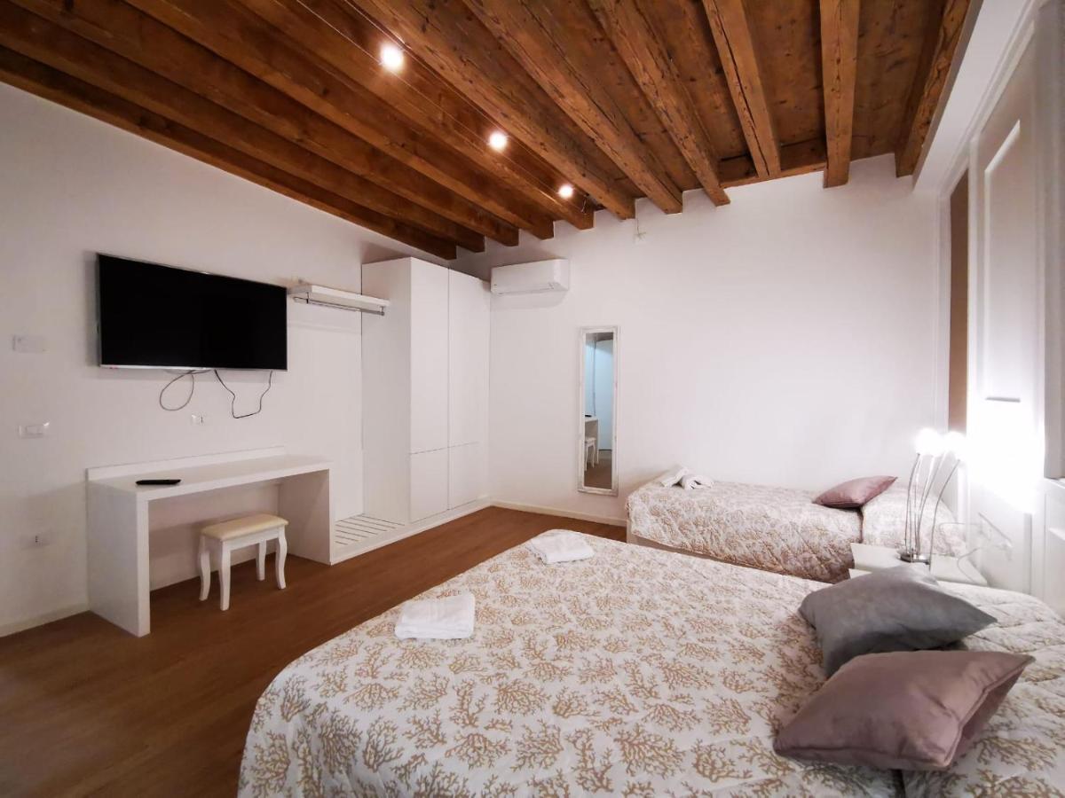 Deluxe 3 Bedroom Flat In Rialto Венеция Экстерьер фото