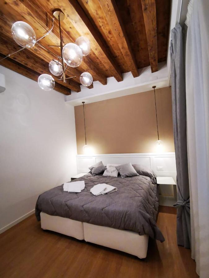 Deluxe 3 Bedroom Flat In Rialto Венеция Экстерьер фото